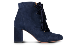 Chloé Faye & The Perfect Ankle Boots